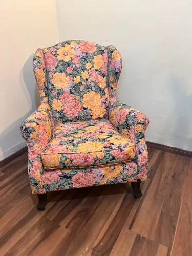 Poltrona Bergère Clássica Estofada - Excelente Estado