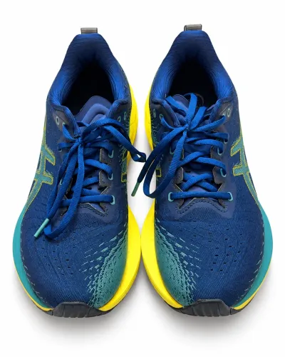 ASICS Novablast 4 Masculino Original - Tam. 41 BR / 9.5 US - Excelente Estado