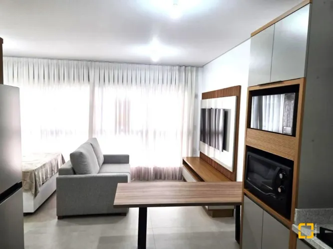 Apartamento tipo Studio no Estreito, 1 quarto, cozinha, banheiro, garagem, mobiliado.