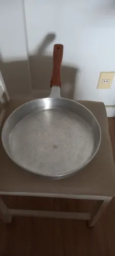 frigideira grande alumínio