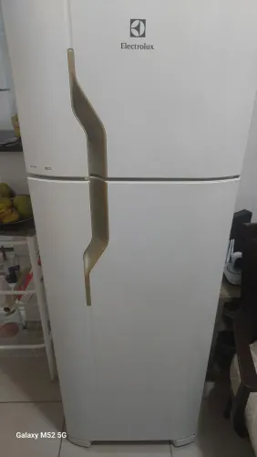 Geladeira Eletrolux 260 litros