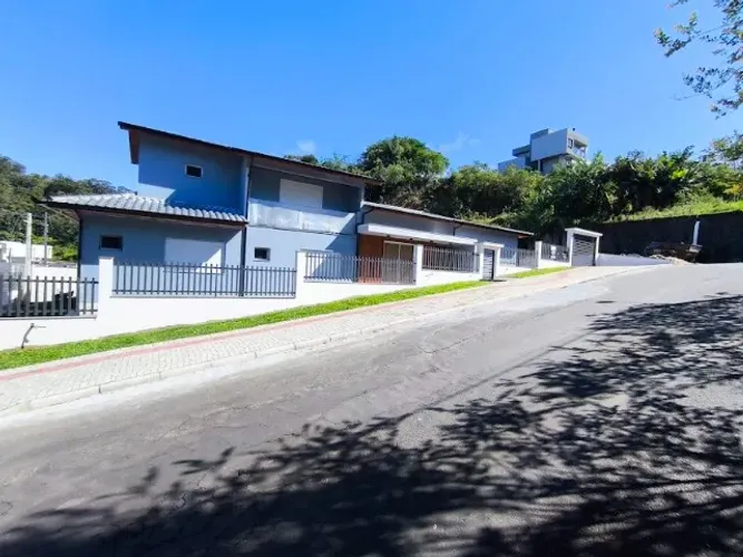 Casa comercial residencial 4 suítes no centro da cidade aceita permuta e parcelamento dire