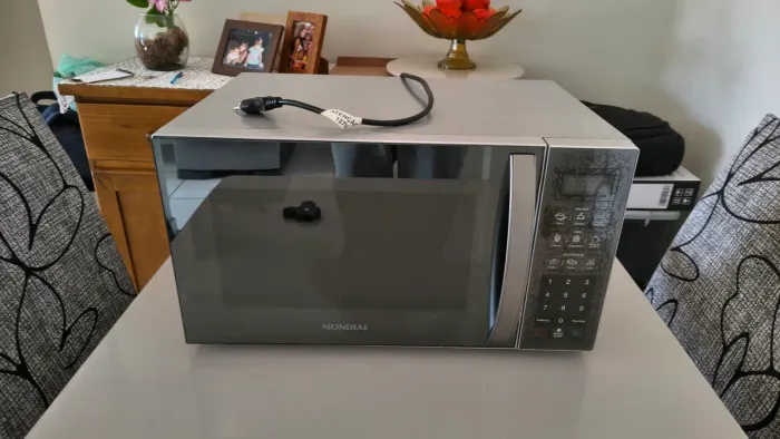 Microondas Mondeal 34 litros com vidro Fumê. Ótimo estado. Valor 320 reais na promoção