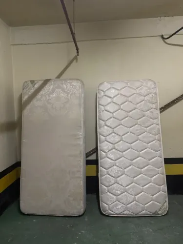 Dois Cama box solteiro com colchão