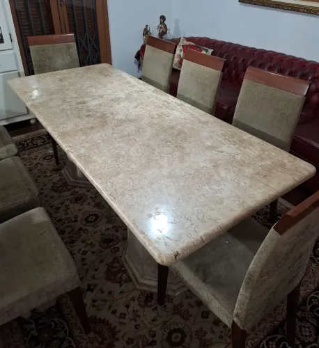 Mesa em granito travertino