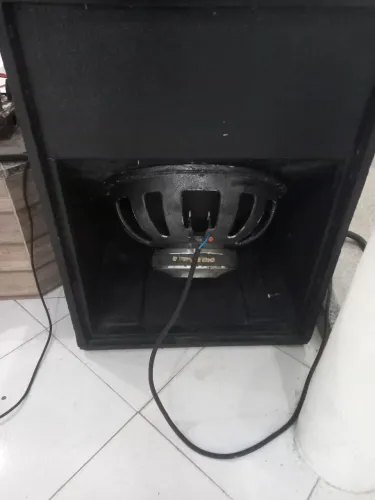 Vendo 2 caixas de som grave , auto falante de 18" 