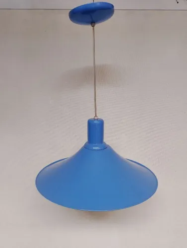 Luminária de teto azul brilhante