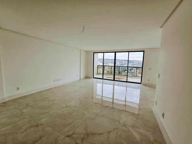 Cobertura 5 quartos à venda - com 3 suítes e 4 vagas - Centro/Santa Helena - Juiz de Fora