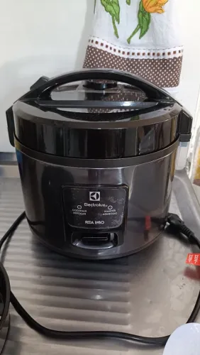 Panela de Arroz Electrolux (220 W) - Usei uma vez, tá novinha! ?