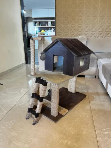 Casa de Gatos com tecido veludo, escada e 6 arranhadores grande