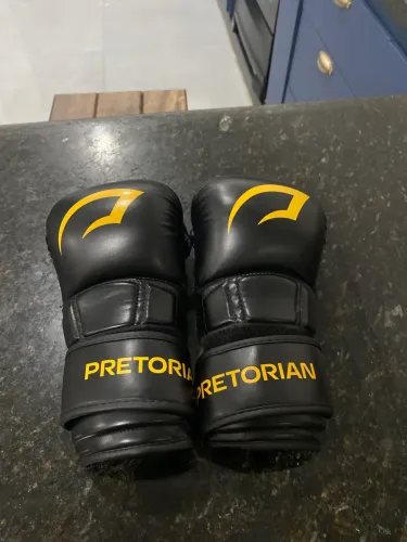 Luva de MMA Pretorian Pouco Usado