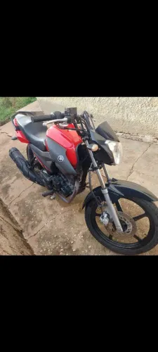 Moto finan todos os documentos em mãos