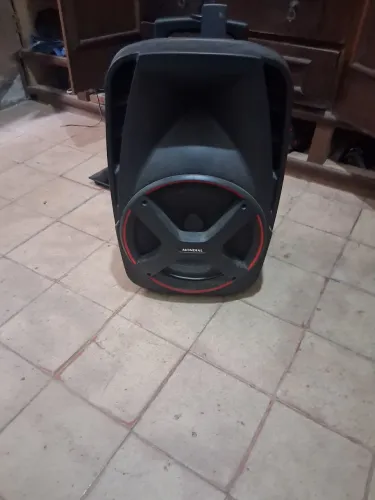 Vende se uma caixa de som