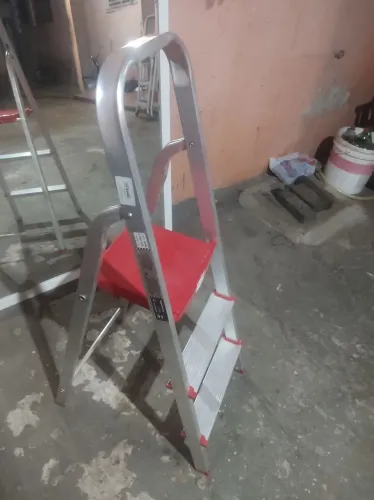 Escada alumínio 3 degraus