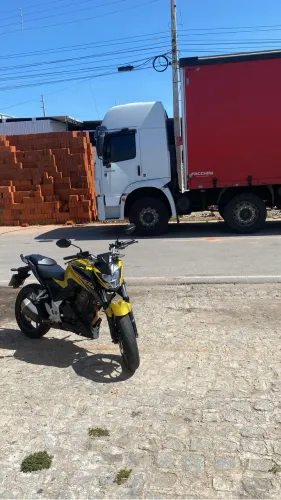 Cb300f com manual, chave reserva e nota fiscal.