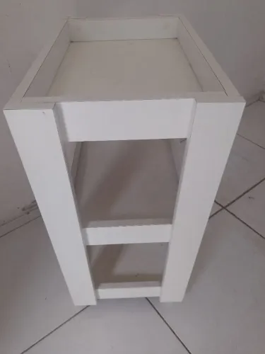 Mesa auxiliar salão