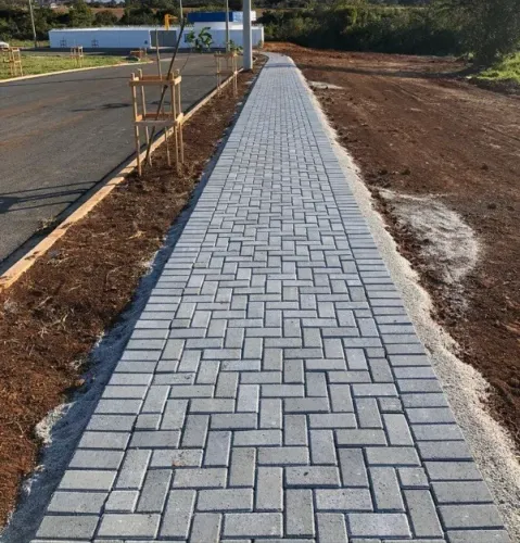 Piso em Blocos de Concreto Prontos para Instalação (Paver)