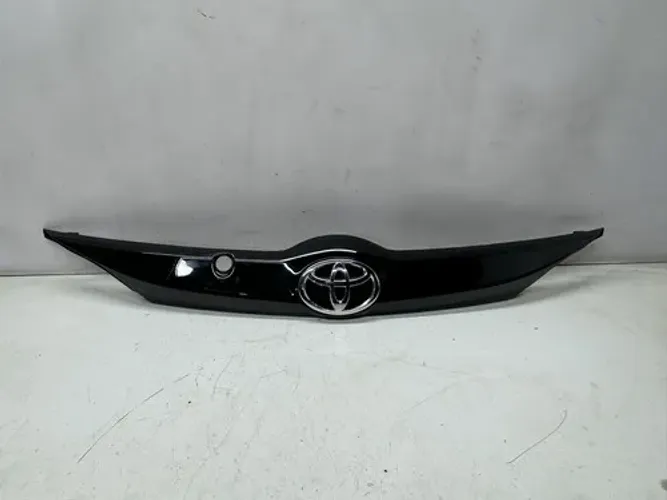 Moldura Tampa Traseira Toyota Yaris Hatch