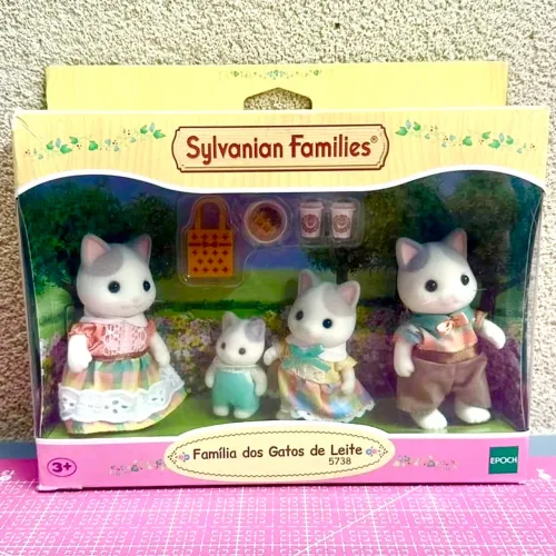 Sylvanian Families Epoch - Família dos gatos de leite
