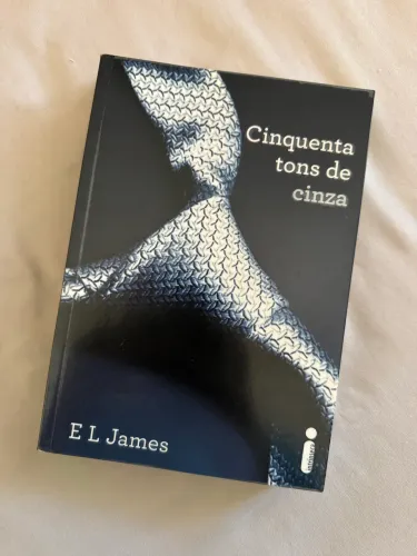 Cinquenta tons de cinza (livro I)