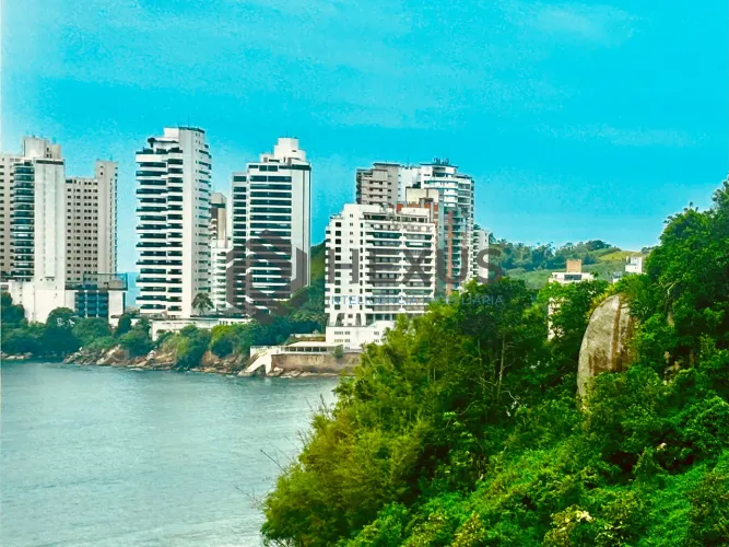 Apartamento com varanda vista mar e lazer na beira mar da Praia das Pitangueiras, Guarujá