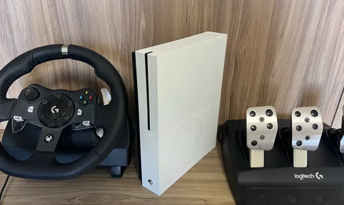 XBOX ONE S + G920 - Único Dono