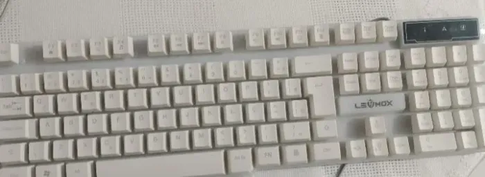 Teclado Semi-Mecânico (Semi-Novo).