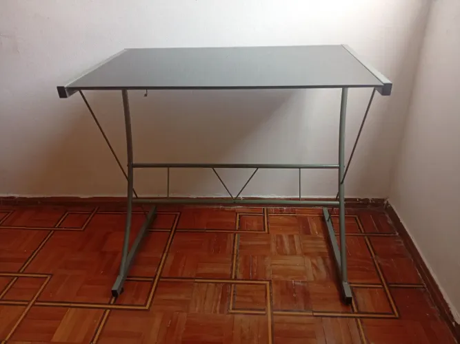 Mesa para Escritório ou Computador com Tampo de Vidro Temperado