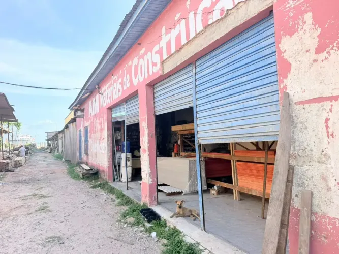 Porto à venda na Av. Bernardo Sayão
