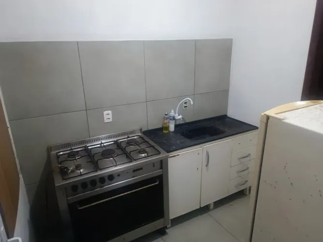 Kitnet água e luz incluso