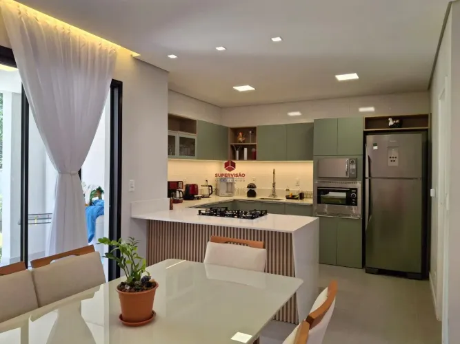 Casa à venda com 3 quartos, sendo 1 suíte, no condominio fechado, no bairro Beira Rio, em