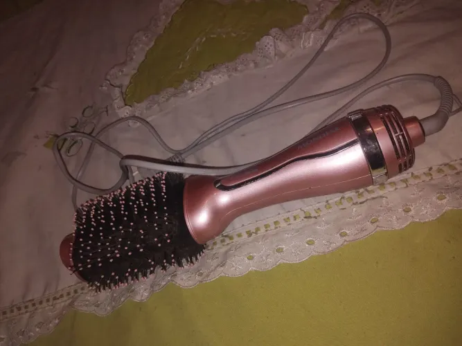 Vendo escova secadora pode secar com o cabelo bem molhado que nao queima e alisa