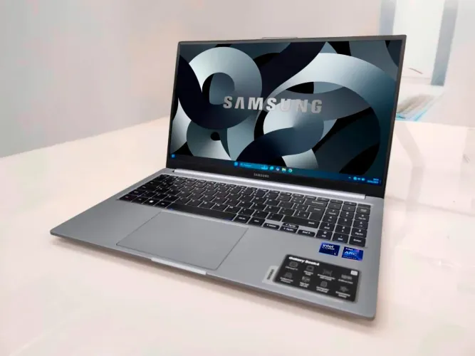 NOTEBOOK SAMSUNG BOOK 4 I5 13°GER/ TELA 120HZ/ BIOMETRIA/ 512GB NVME