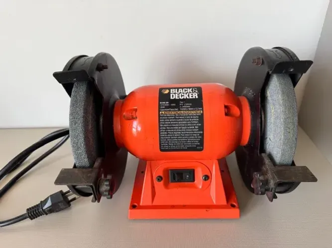 Motoesmeril de Bancada de 6" Bivolt - BLACK & DECKER