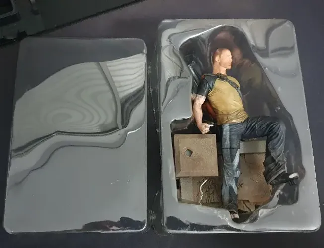 Boneco Estátua Colecionador Infamous 2 Cole Mcgrath (no plástico original)