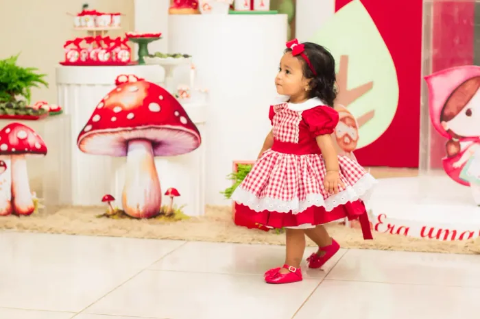 Vestido de 1 ano, da chapeuzinho vermelho.