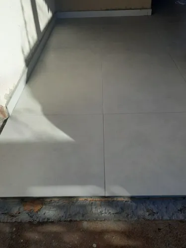 PISO PORCELANATO GAUDI 81X81
