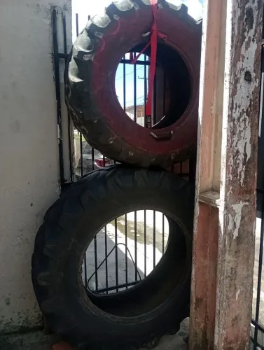 Pneu de trator para treino