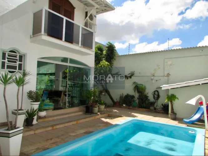 Casa 4 Quartos, 2 Suítes, 8 Vagas de Garagem, no Bairro São josé (Pampulha)