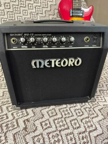 Amplificador Meteoro MG-15 para Guitarra