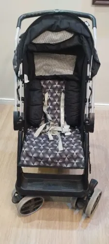 Carrinho de bebê Tutti 