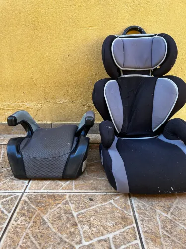 Cadeirinha para carro e assento de elevação