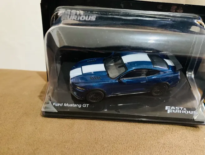 Miniatura Mustang gt escala 1:43