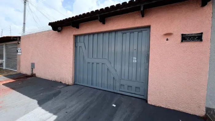 Casa terrea de 3 quartos no Setor Itatiaia - 62- *