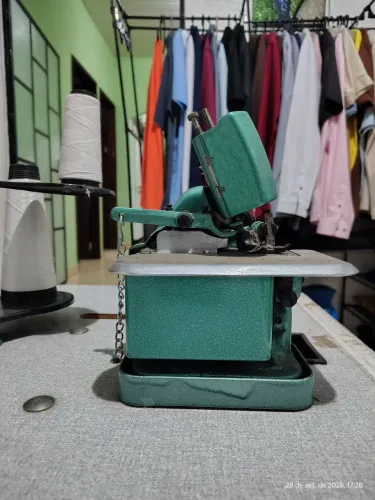 Máquina de Costura Overlock Seminova