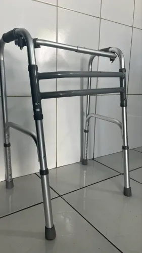 Andador Ortopédico Retrátil (usado poucas vezes) - $ 180,00