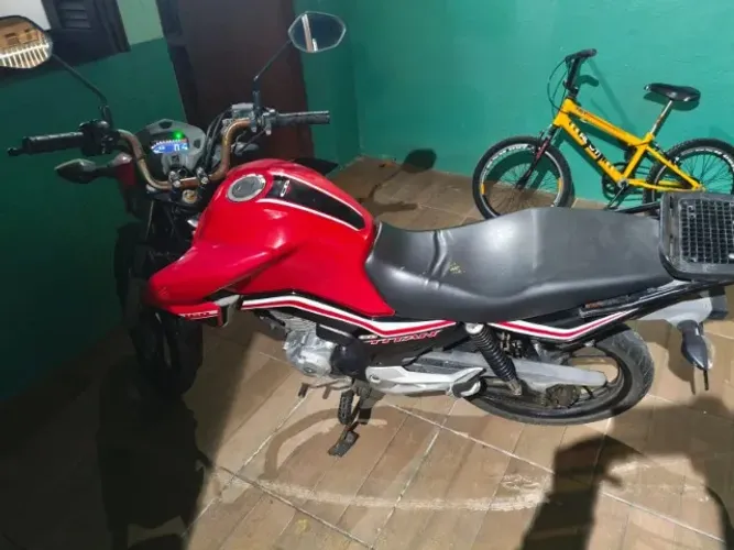 vendo titan 160 vermelha abaixo da fipe.