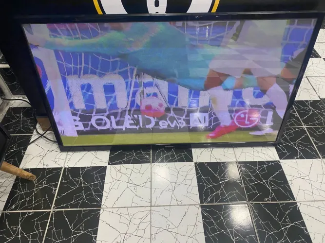 Vendo TV Samsung 3d  obs não é Smartv 