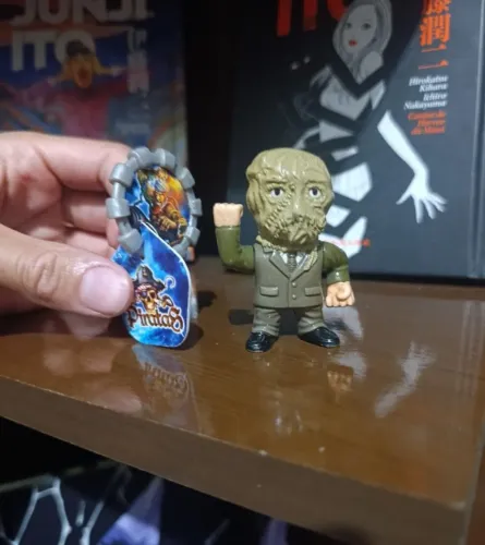 Tazo estilingue elma chips + Miniatura batman 2008 nestle 