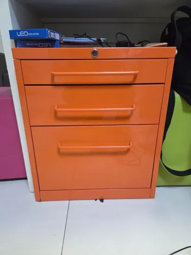 Gavetao de ferro laranja